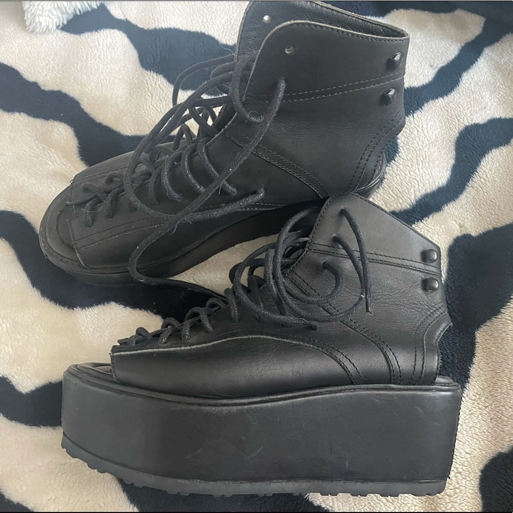 Lace up leather platform sandals !!!